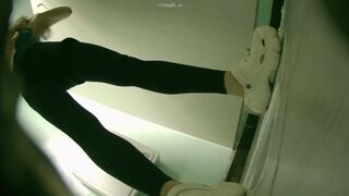 PEEPING AT CHINESE GIRLS USING THE RESTROOM.ZZA_162, ScatKings.com Scat Porn 16 ScatKings.com Scat Porn